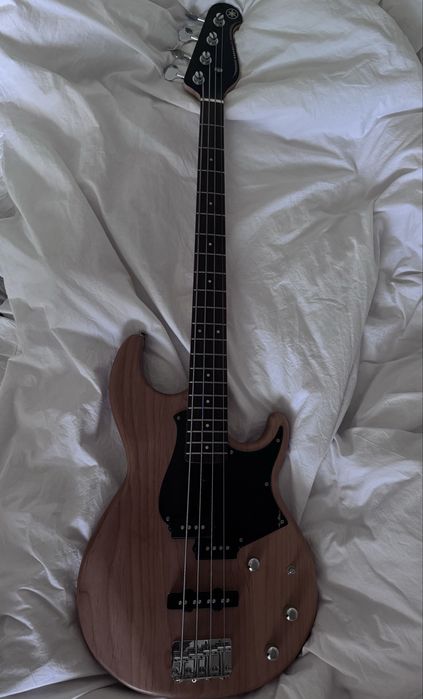 Бас гітара Yamaha bb234