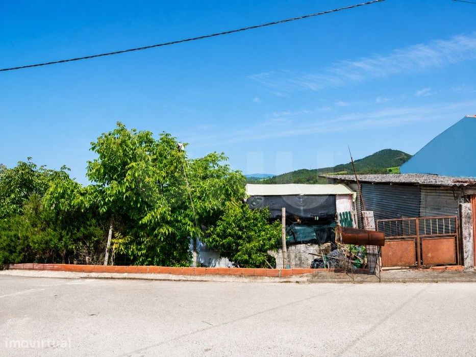 Storage and utility space for sale on a 1720 m² plot