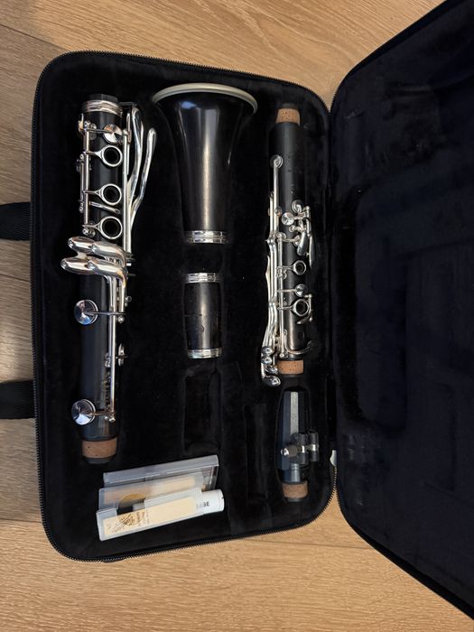 Clarinete Buffet Crampon E13  (Sib)- 18 chaves
