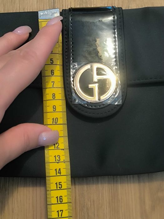 Косметичка-клатч від бренду Giorgio Armani