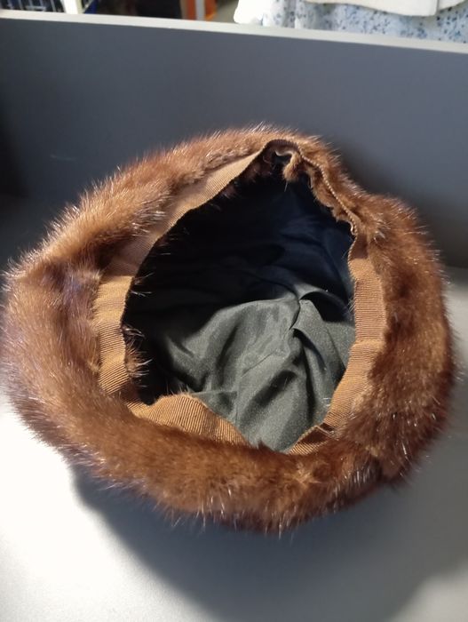 Czapka puchata damska