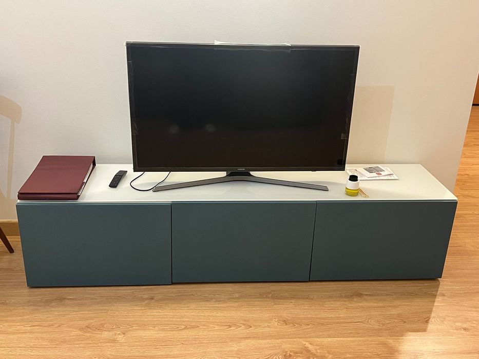 Móvel de TV, modelo Bësta (Ikea)