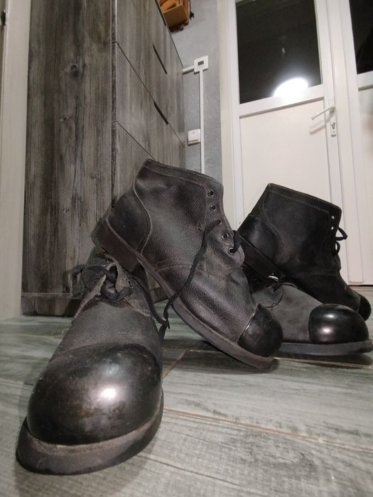 Продам спецовые ботинки