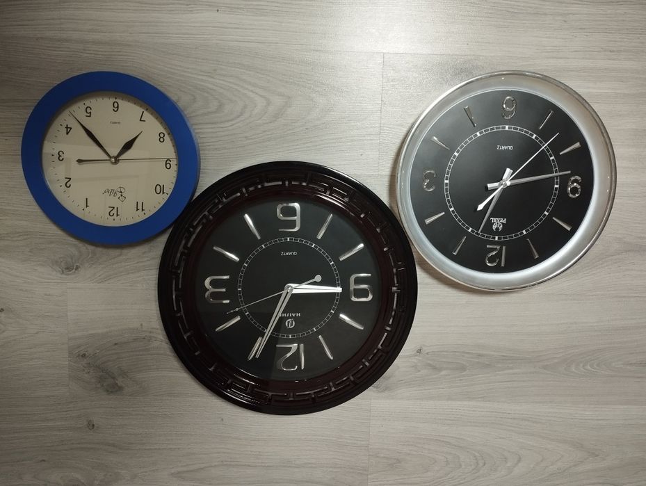 Годинник настінний в ідеальному стані