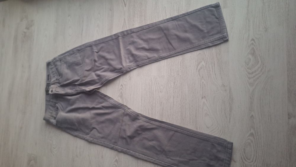 Calças Cinzentas Code