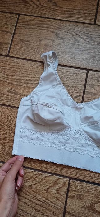 Biały biustonosz Wäshe Pur w r. 80 D