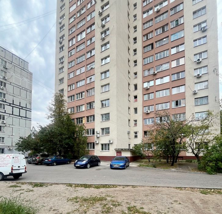 Продаж 2к квартири у тихому спальному районі