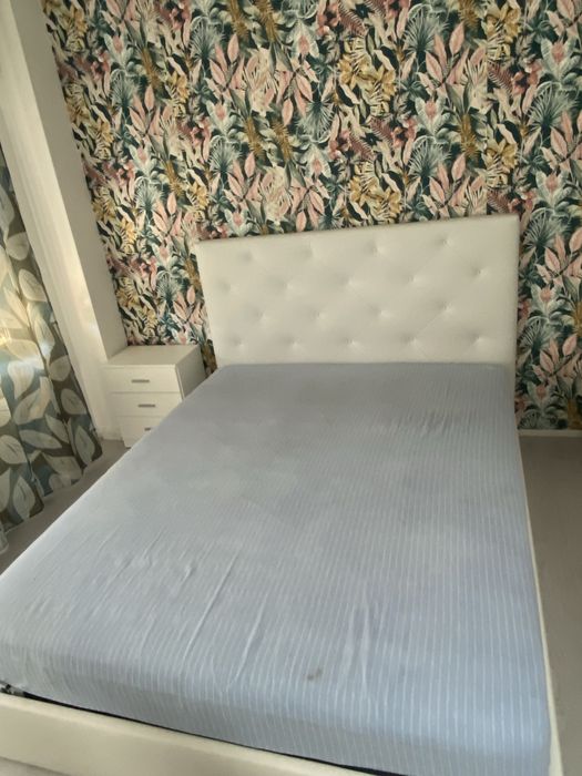 Mobilia de quarto branca