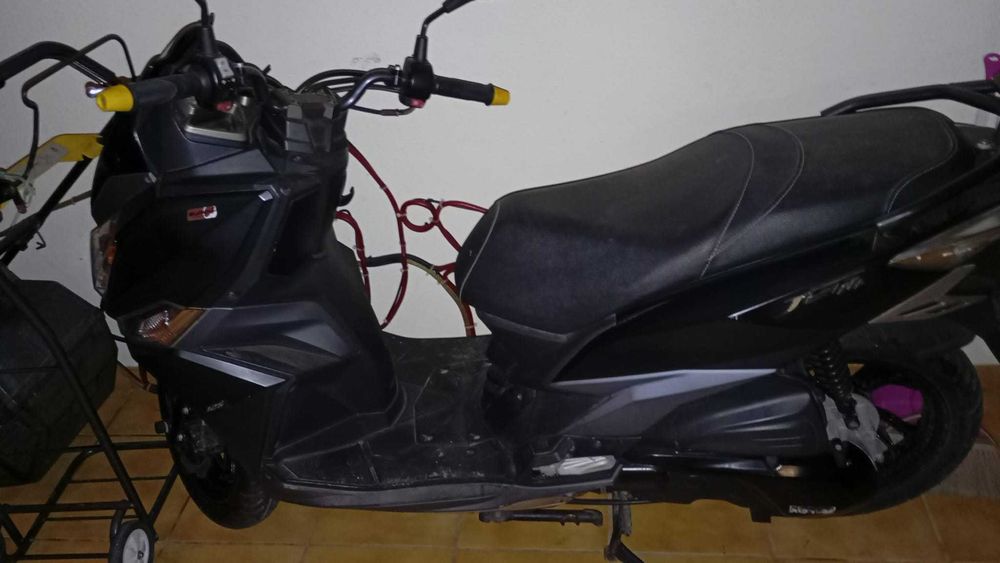 Scooter sym 125 como nova