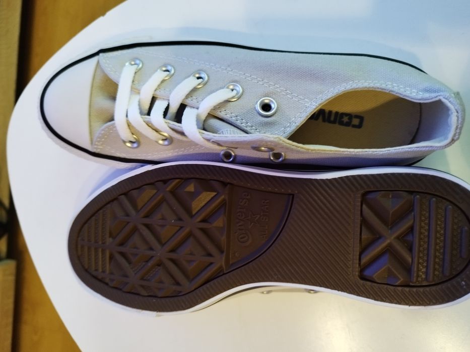 Tenisówki firmy Converse .