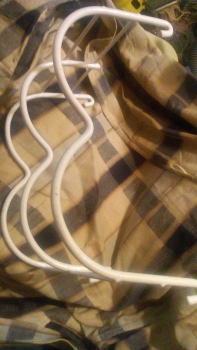 Продам  горшочки  для  цветов и подставки