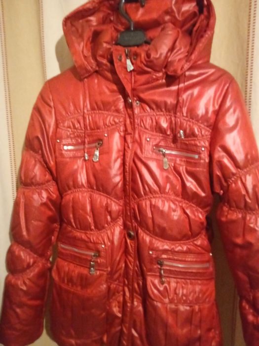 Куртка хорошая для девочки  9-11 лет. Новая. Скидка 65%.