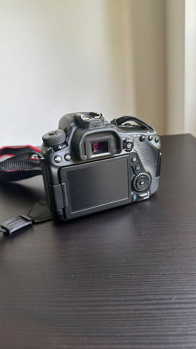Canon 80 D вживаний в ідеальному стані