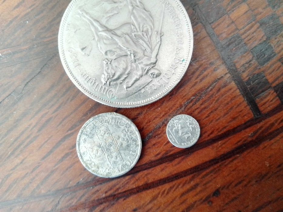 2.50 Escudo Coin of the Portuguese Republic, 5 mm, 1976