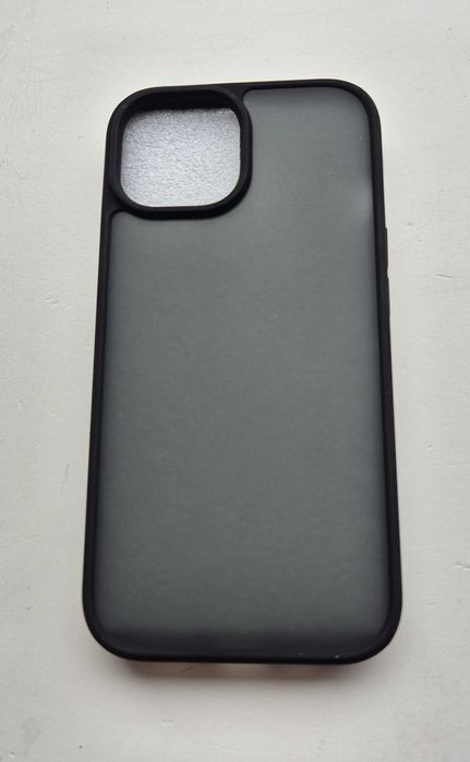 Capa semi-transparente preta iPhone 16 (NOVA)