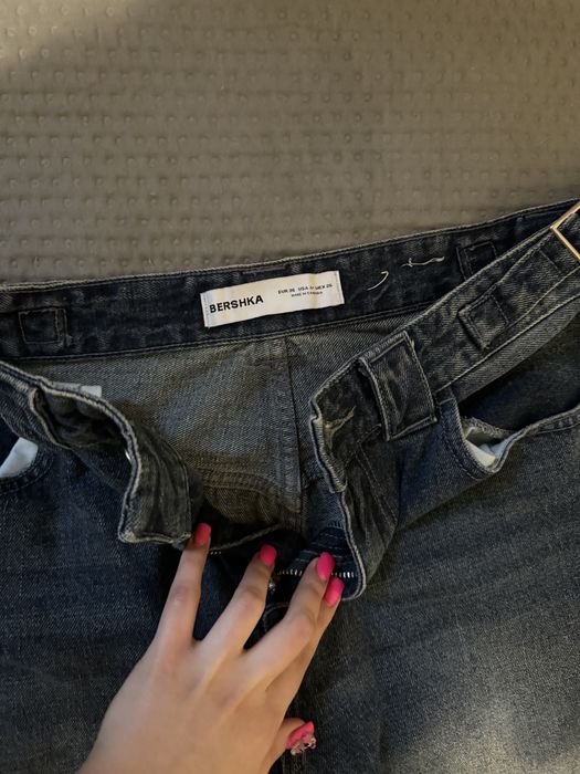 Джинси Bershka.