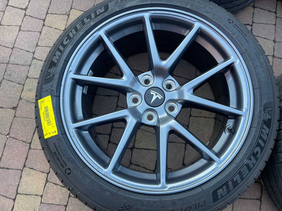 4105. Koła letnie Tesla S oryginalne 5x120 235/45/18 Michelin 2022r
