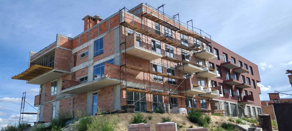 Продаж трьокімнатної квартира 101,44 м² з власною терасою