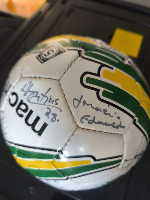Bola do Sporting autografada