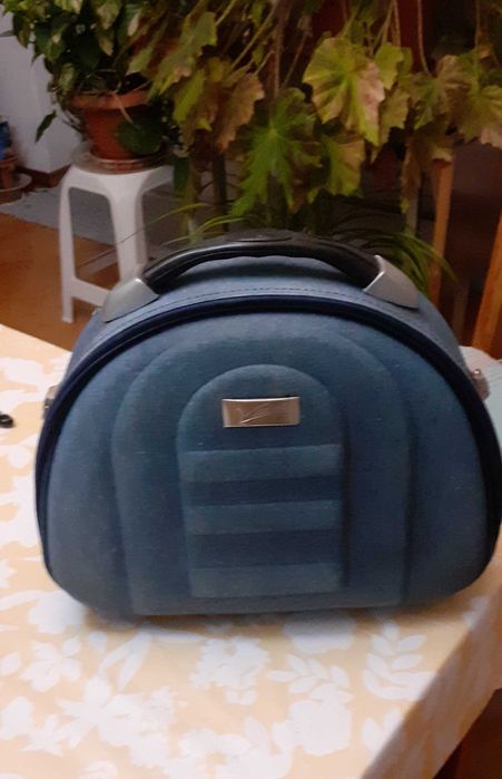 Conjunto pasta escolar e nécessaires