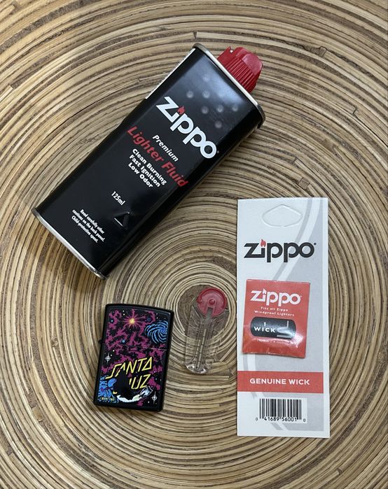 Oryginalna zapalniczka benzynowa Zippo Santa Cruz w zestawie  z benzyną do zapalniczek knotem zapasowym i kamieniami zapłonowymi