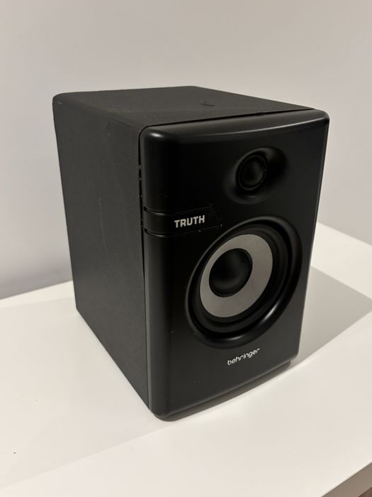 Behringer Truth 4.5