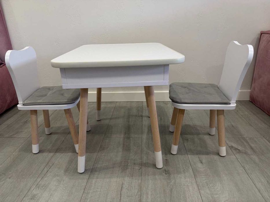 Дитячий столик-трансформер із місцем для зберігання + 2 стільчики