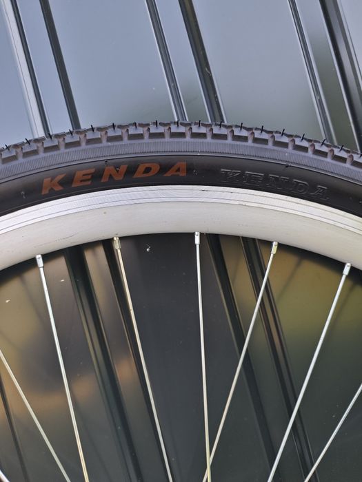 Koło 28 cali 47-622 700x45c kenda kosmos