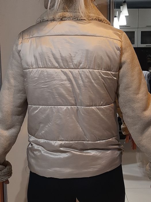 Продам куртку женскую