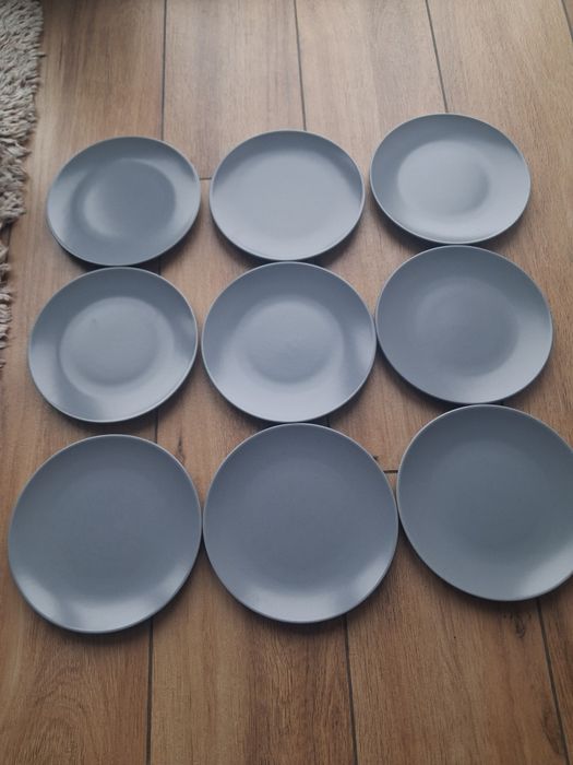 IKEA DINERA – szare matowe talerze – komplet”