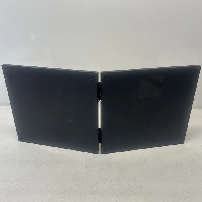 Японська ширма, відома як byōbu (яп. 屏風).