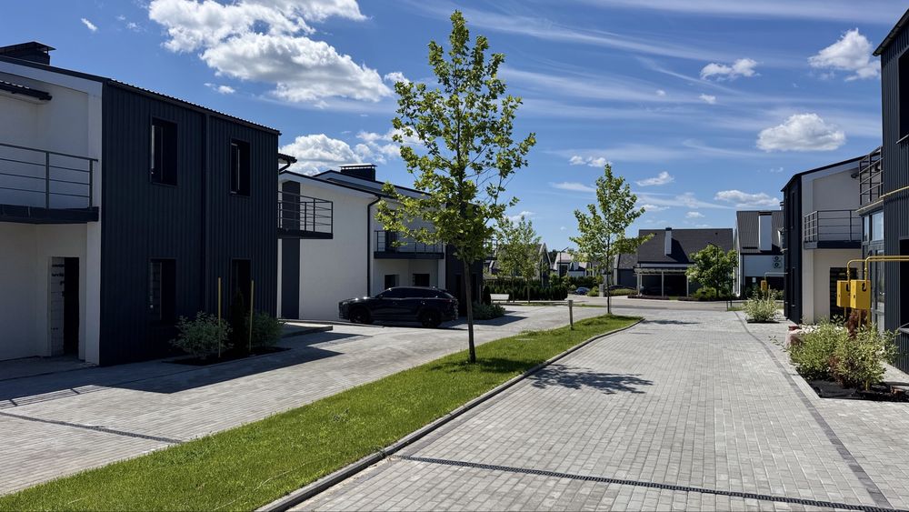 Забудовник КМ White-Blackie Duplex | Продаж дуплексів Київ