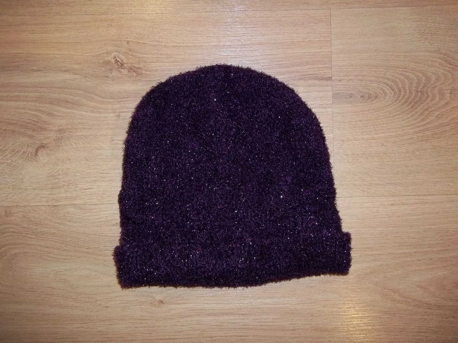 Жіноча шапка вязана.