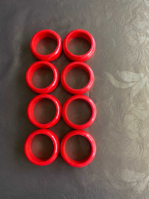Utensílios de cozinha vários em vermelho