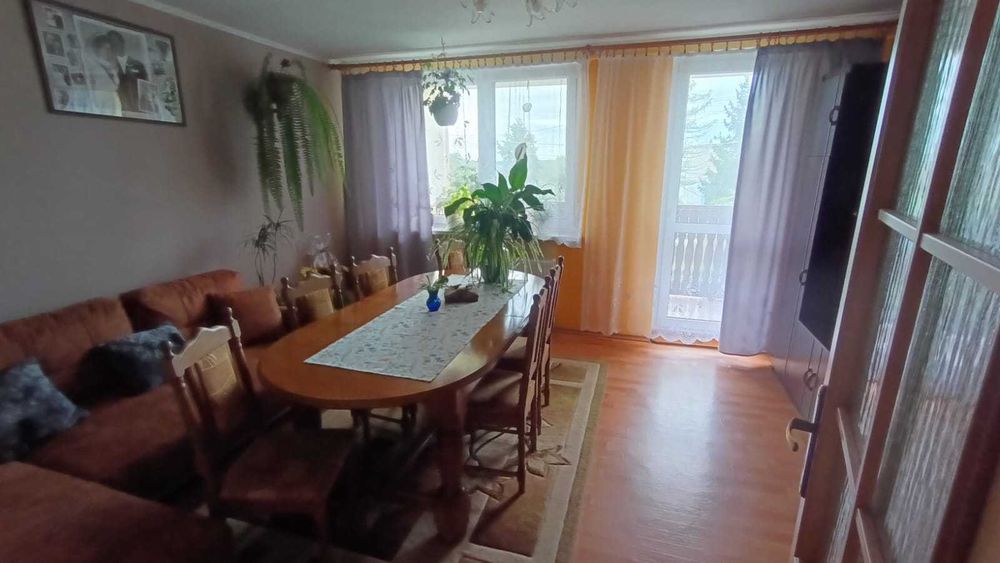 Sprzedam mieszkanie 4-pokojowe o powierzchni 75 m2 + dwie piwnice.