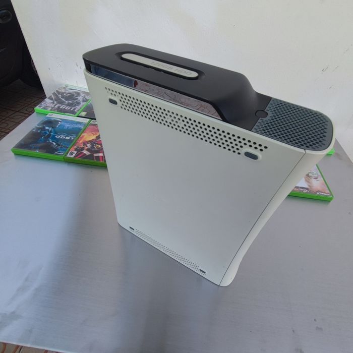 Xbox 120g usada + jogos