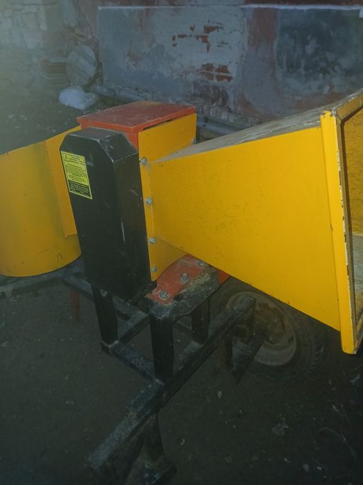 Продаю подрібнювач гілок до мотоблока