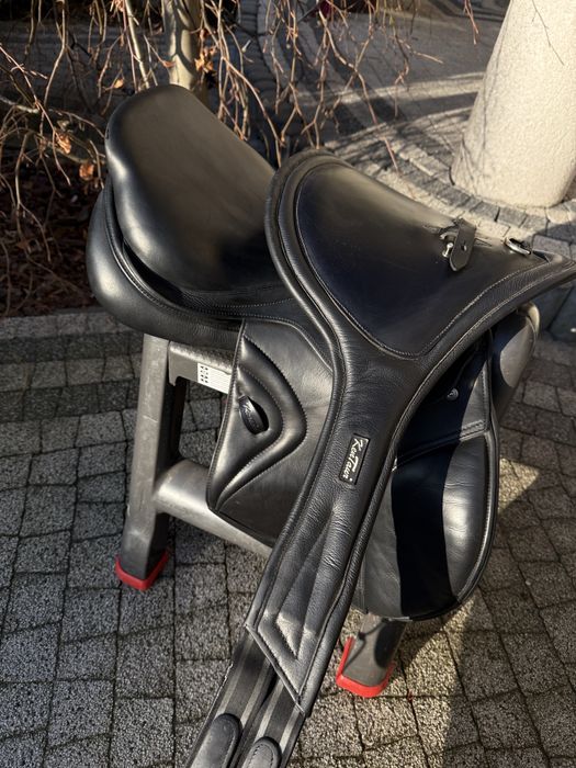 Czarne Siodło Kentaur Triton 17,5