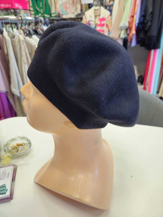 Czapka, beret czarny roz. Uni dzianina piękny !!!