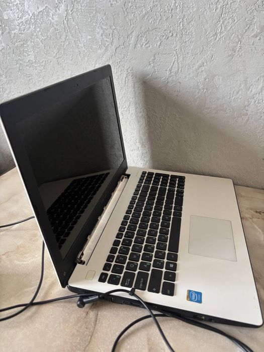 Ноутбук Asus x553m