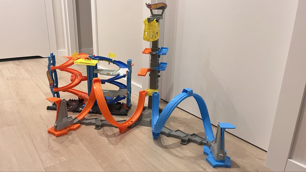 2 zestawy torów Hot wheels
