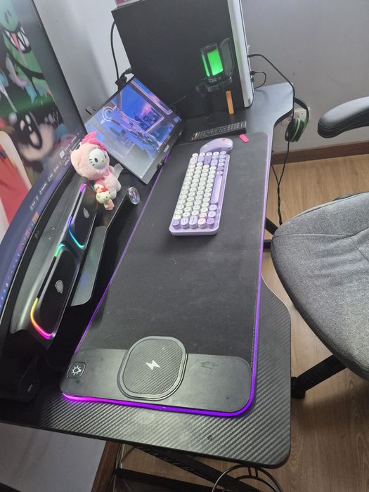 Mesa gamer como nova com Caixa