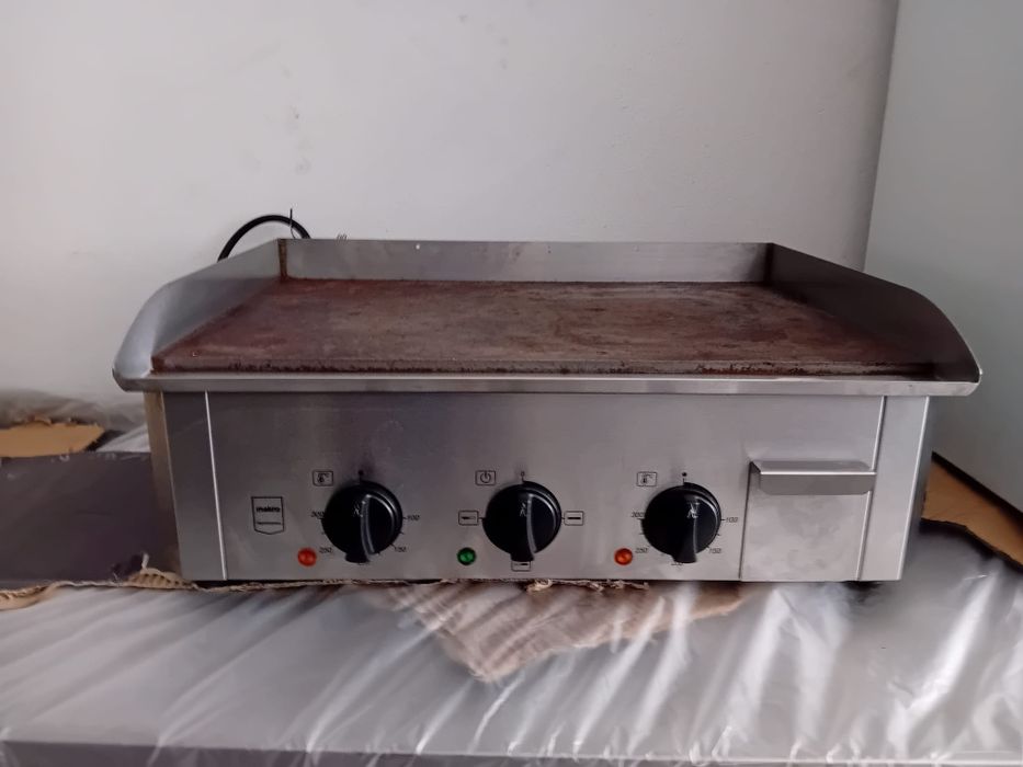 Grelhador grande e pequeno, prensa, fogao e forno