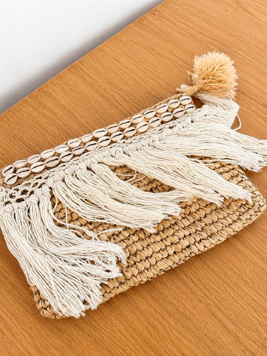 Torebka plażowa boho z rafii i frędzlami – muszelki – nowa