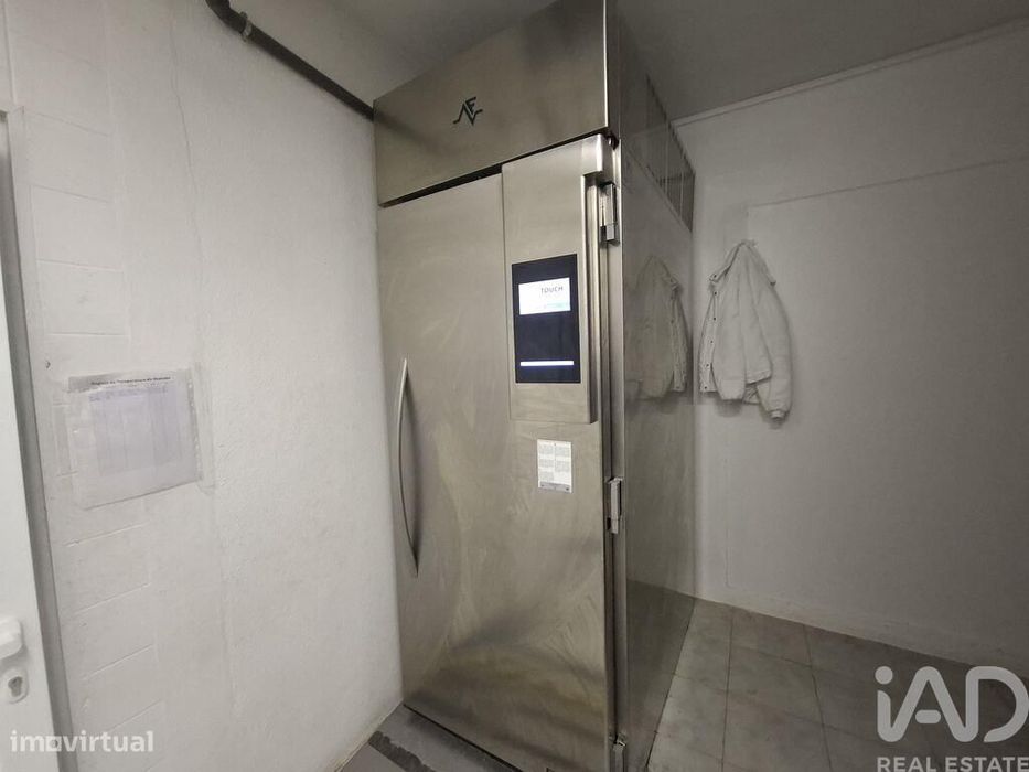 Loja / Estabelecimento Comercial em Vila Real de 300,00 m2