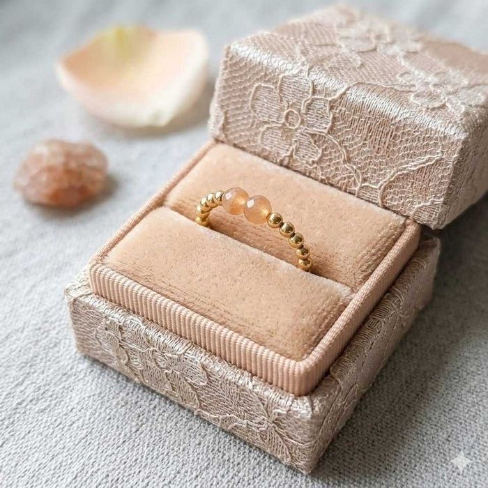 Delikatny pierścionek elastyczny • Złoty Hematyt • Minimalizm