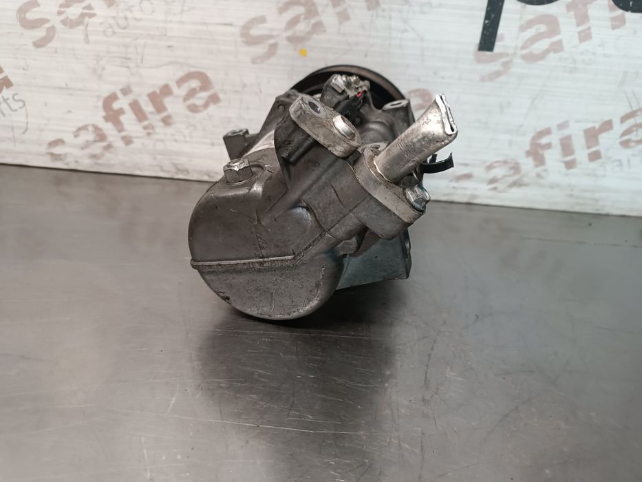 Compressor Ar Condicionado DACIA SANDERO II 1.5 dCi (63 kW / 84 cv) [01.2013 - ...] 1.5 dCi (63 kW / 84 cv) [01.2013 - ...] - 8201025121 1.5 dCi (63 k