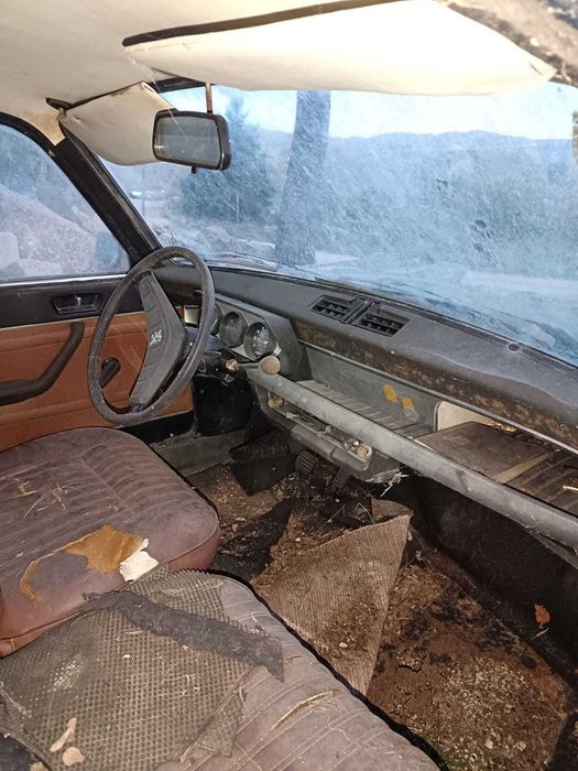 Clássico antigo Peugeot 204 1.1