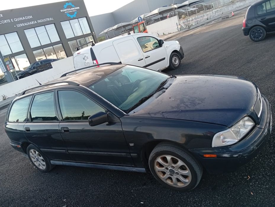 Volvo v40 1.6 a gasolina ano 2000