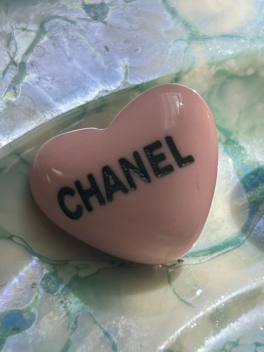 Kolczyki z upcuclingu guzikow Chanel